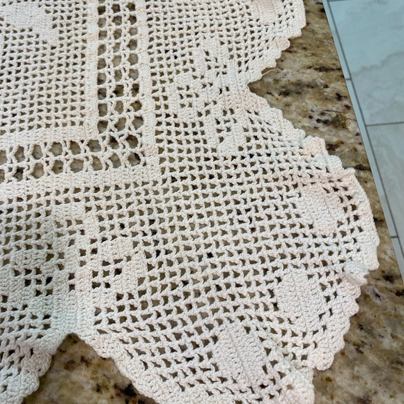 Beautiful Large Crochet Doily Cream Floral Pattern Scalloped Edges - Picture 5 of 12